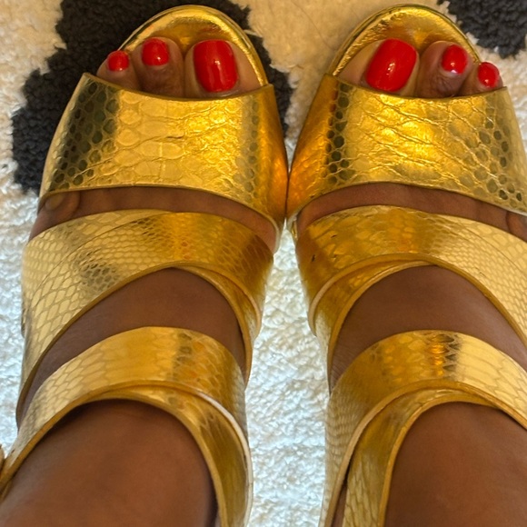 Michael Kors GOLD Platform Sandal - Picture 10 of 16